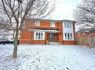 2 Palmolive St, Brampton, ON L6R 1P4