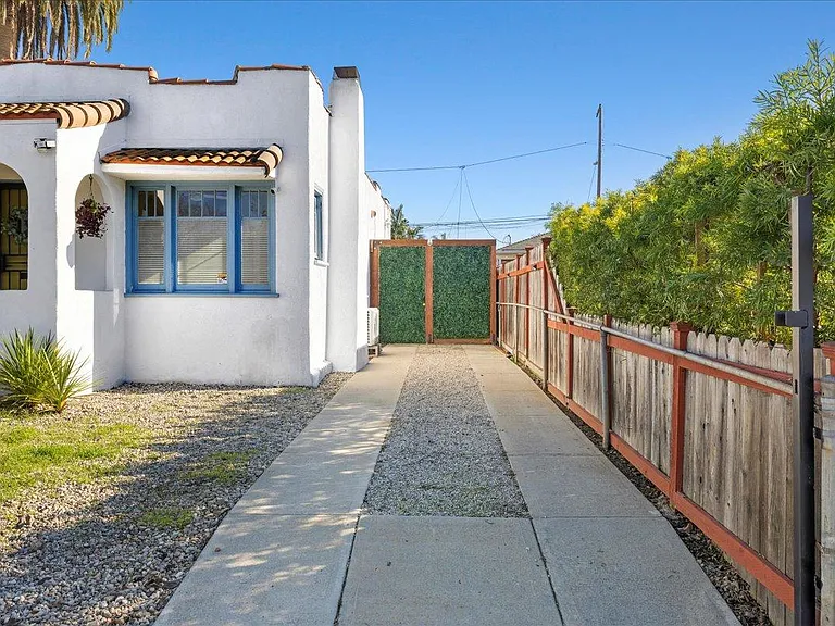 744 Flower Ave — Photo 11
