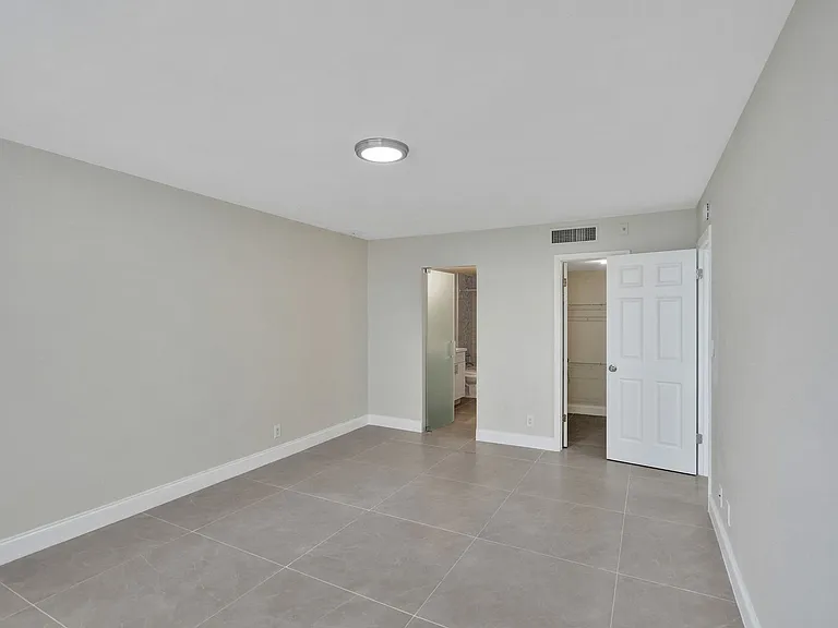 4222 Inverrary Blvd — Photo 21