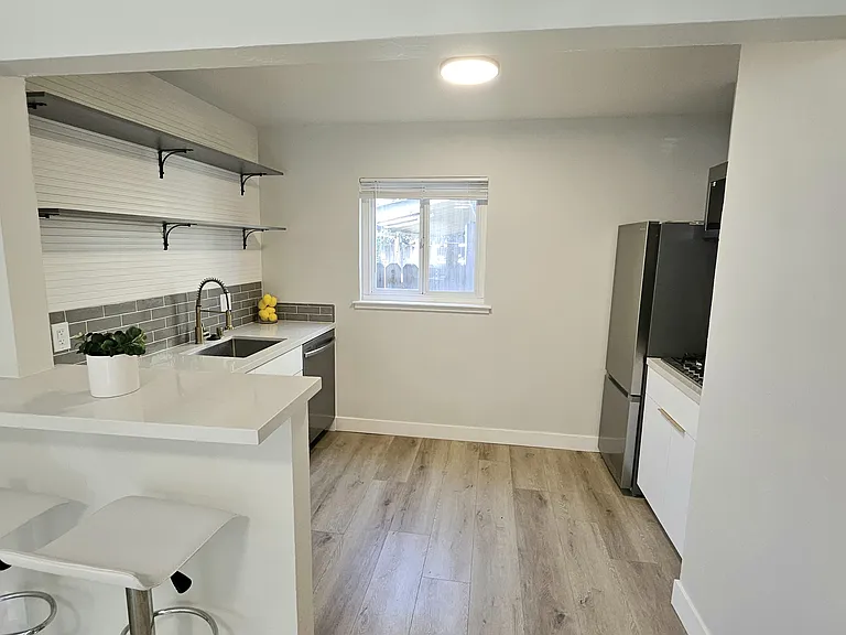 271 N 6th St #3 — Photo 2