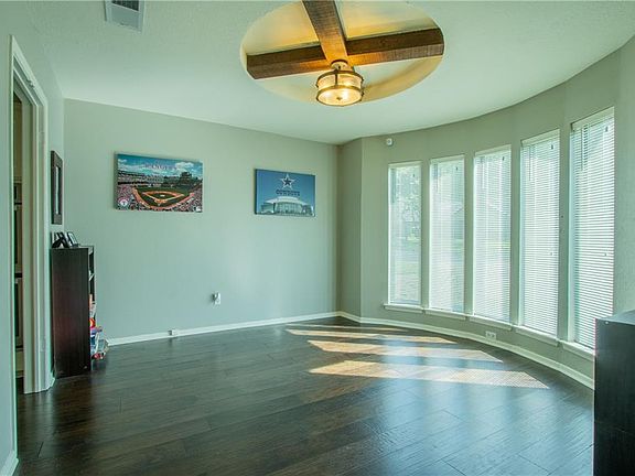 5th image of 2833 Summerdale Dr
