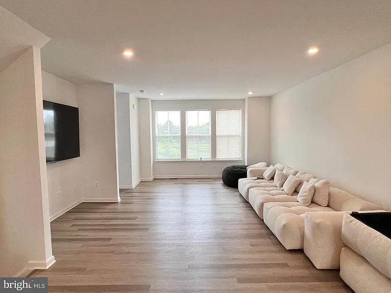 357 Andrew Ct — Photo 21