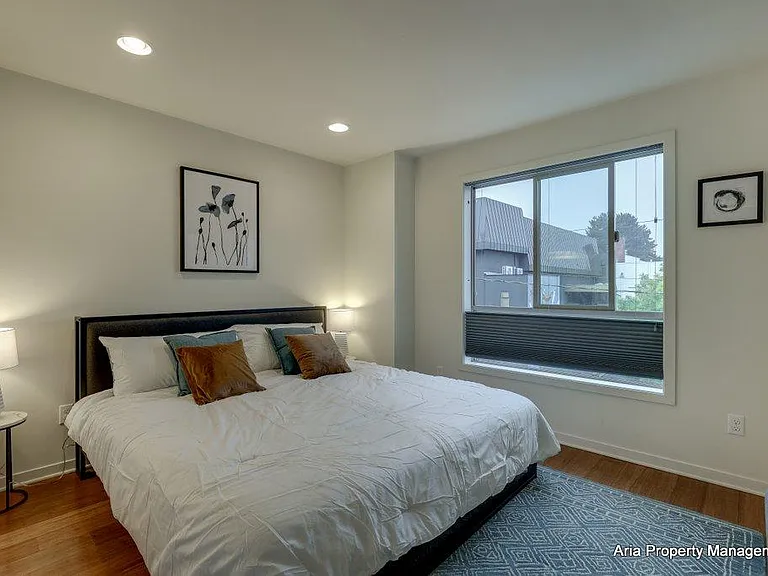 163 SE 13th Ave — Photo 17