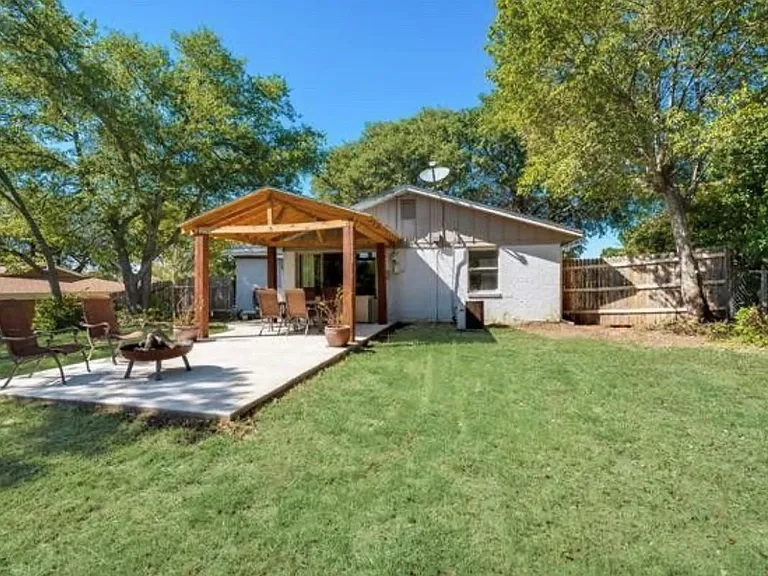 6409 Johns Way — Photo 2