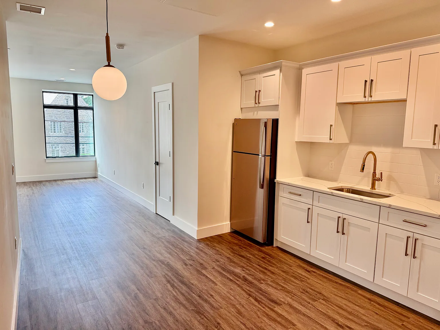 Studio, $2,850 — Photo 2