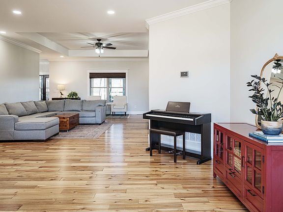 5th image of 224 Murray Rd