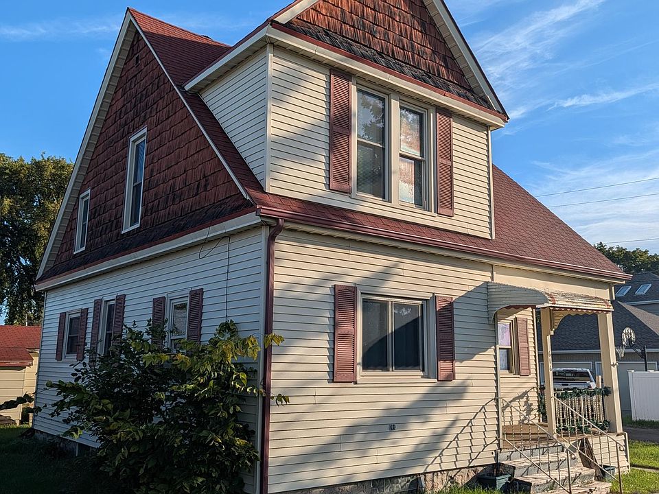 1st image of 616 3rd Ave N