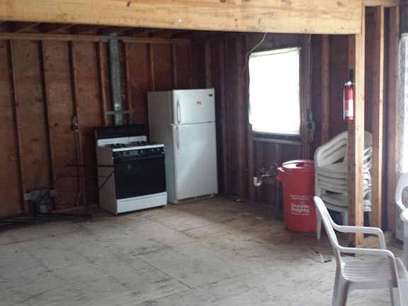 3rd image of 118 Dupont Ave
