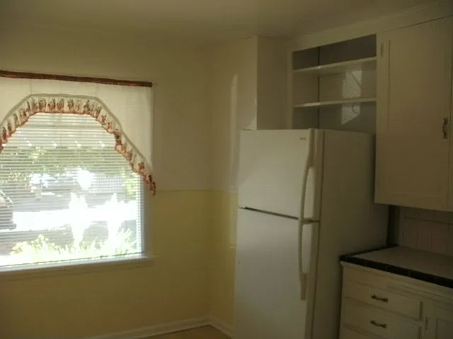 216 E Rosewood Ave — Photo 3