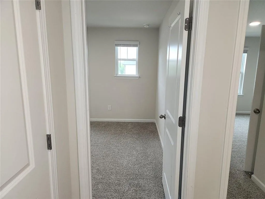 5 bed, 4.5 bath, 3252 sqft, $2,950 — Photo 2