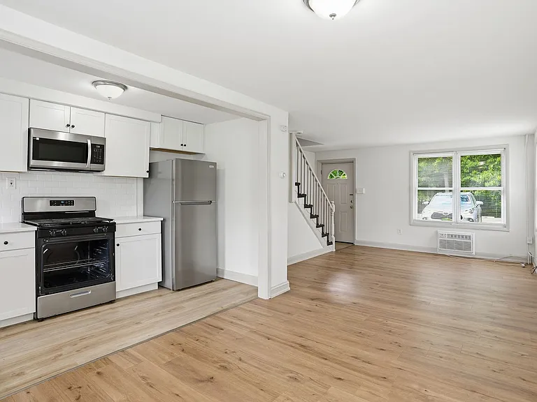 Moorestown Oaks — Photo 18