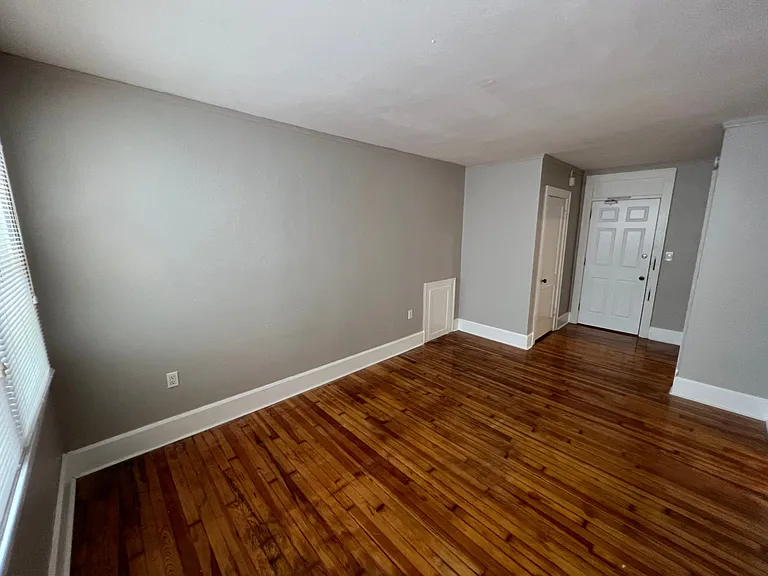 456 13th Ave NE #5 — Photo 4