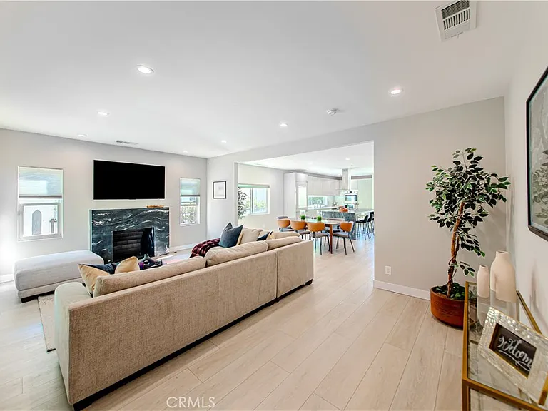 507 N Formosa Ave — Photo 1
