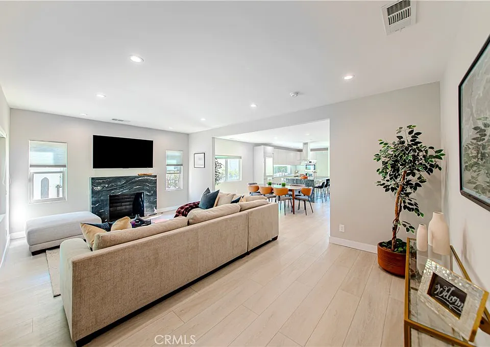 507 N Formosa Ave
