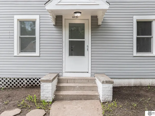 4328 N 41st St, Omaha, NE 68111