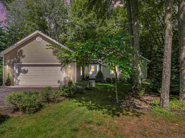 8576 Ridgeway Rd, Petoskey, MI 49770