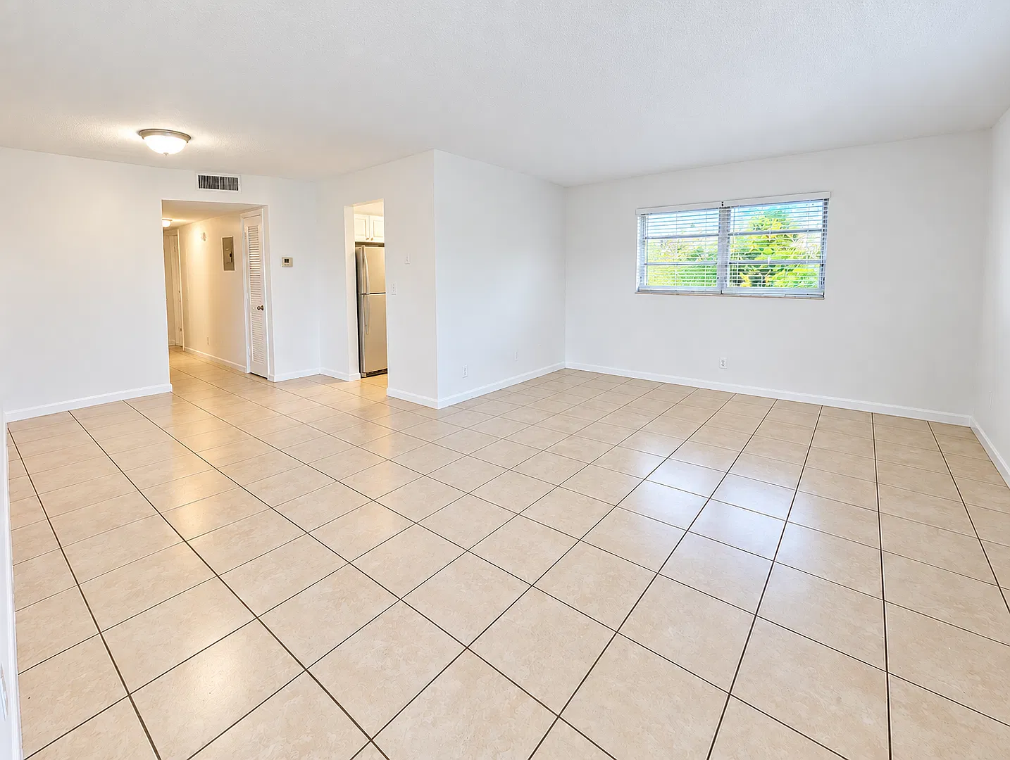 477 Sunshine Dr. — Photo 2