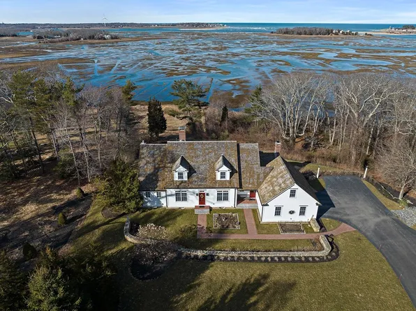 8 Flower Hill Ln, Marshfield, MA 02050
