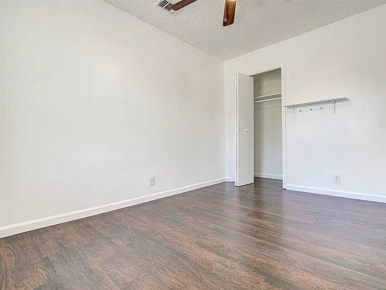 912 Catalpa St — Photo 11