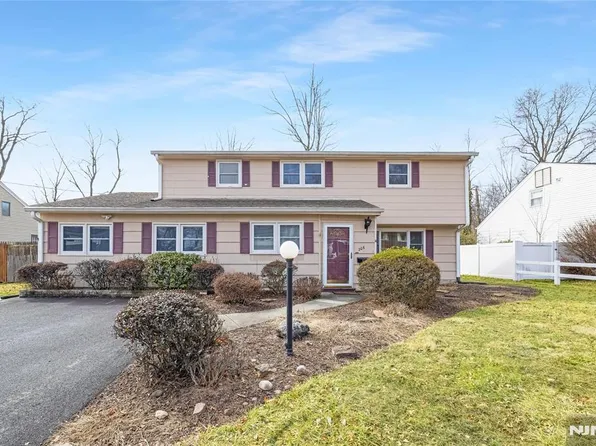 206 Henmarken Dr, Northvale, NJ 07647