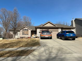 16134 Taylor St, Omaha, NE 68116