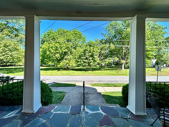 4th image of 2010 Woodlawn Ave #4