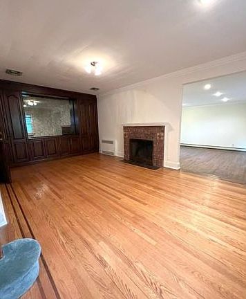 5th image of 8088 Chevy Chase St