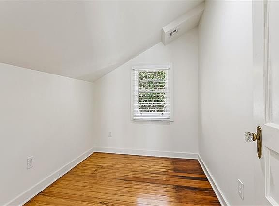 4th image of 407 Upper Dodge Ave