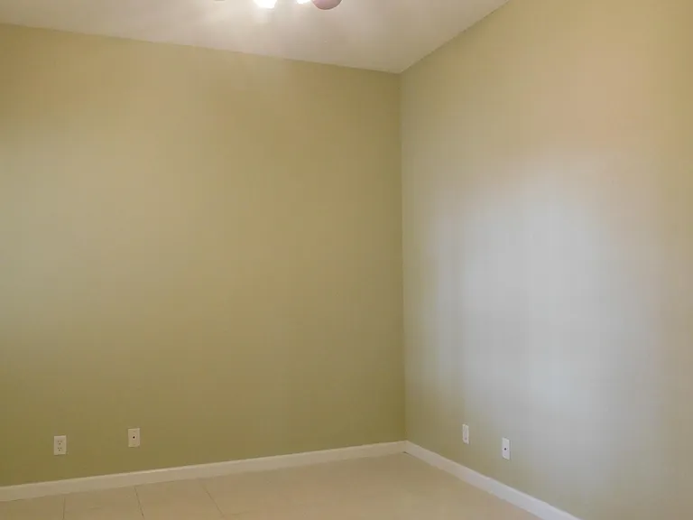 810 NW Rutherford Ct — Photo 9