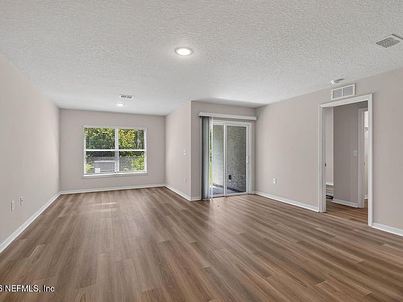 3rd image of 129 Wellwood Ln #B