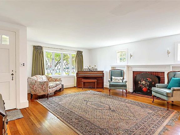 5th image of 6 Woodbine St