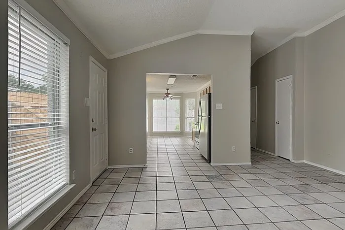 5612 Northfield Dr — Photo 5