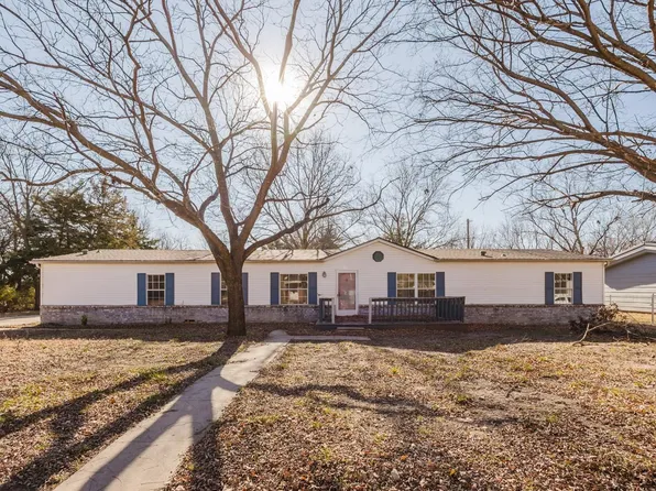 1218 E 10th St, Wellington, KS 67152