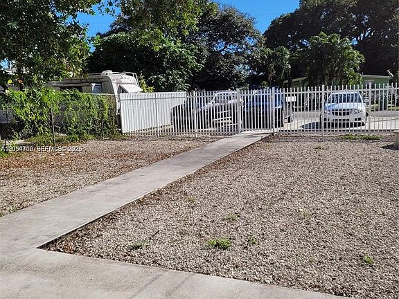 3rd image of 1921 NW 59th St #D
