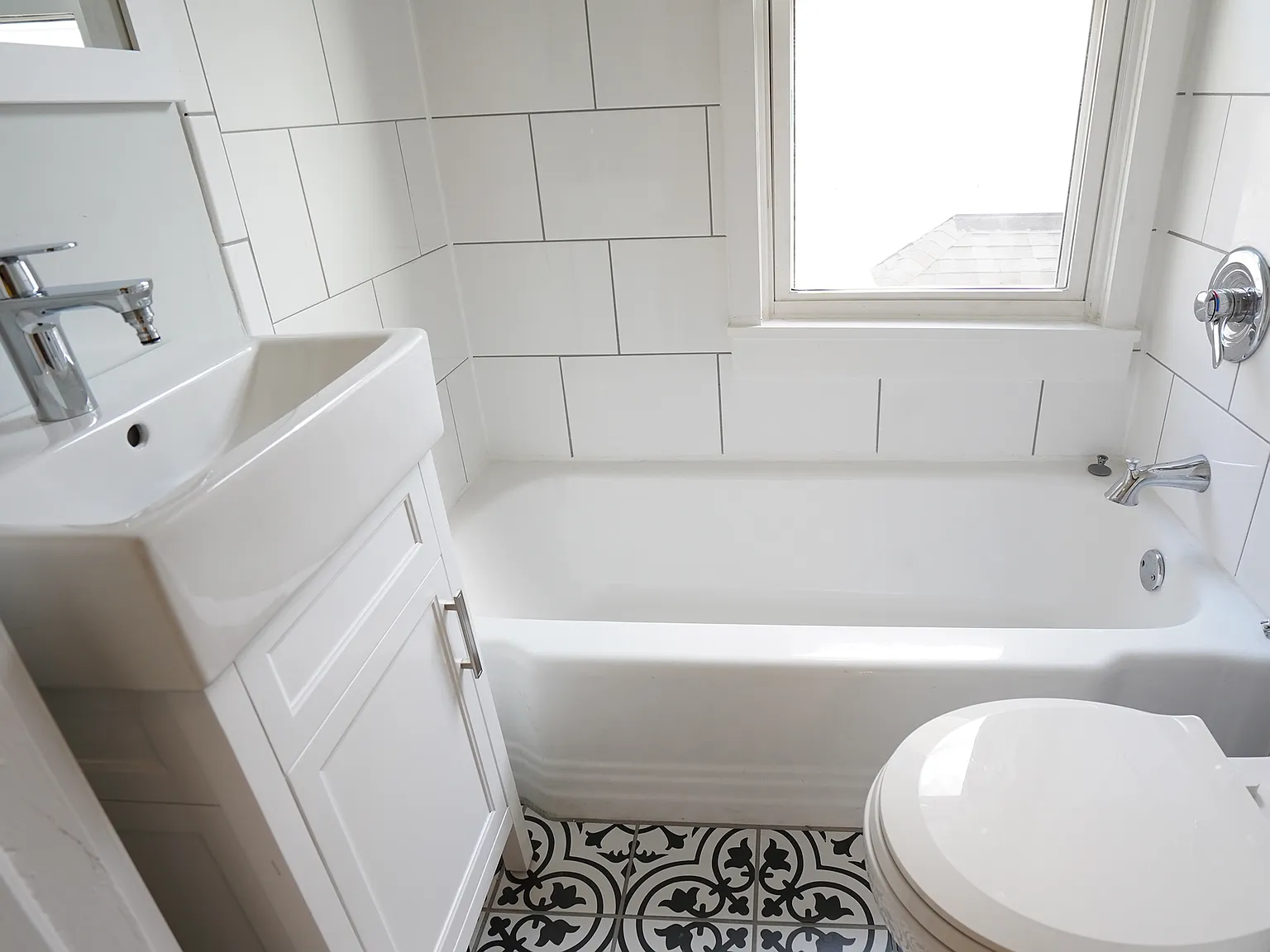 2085 Halstead Ave — Photo 1