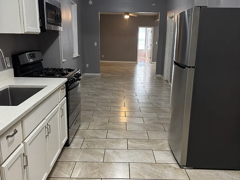 628 W 18th St #1F — Photo 13