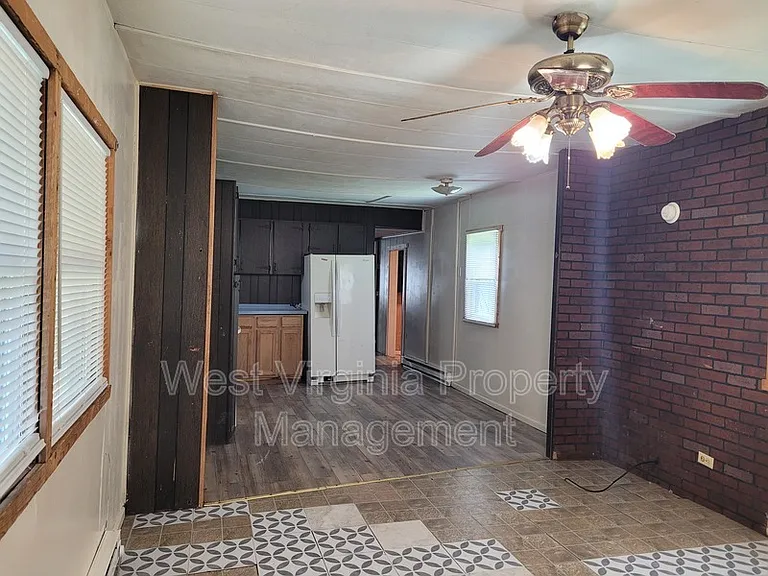 155 Crawford Ln — Photo 7