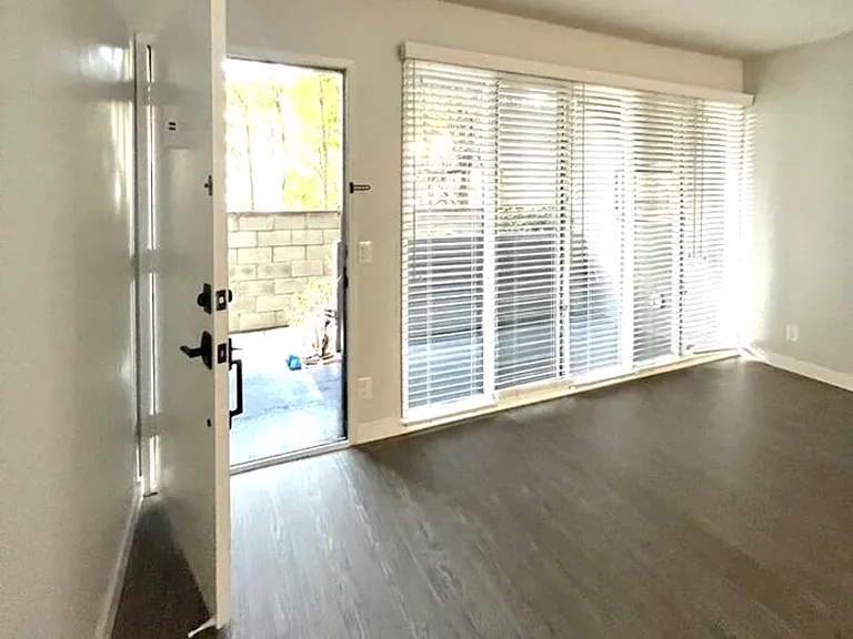 1037 Lincoln Blvd #C — Photo 7