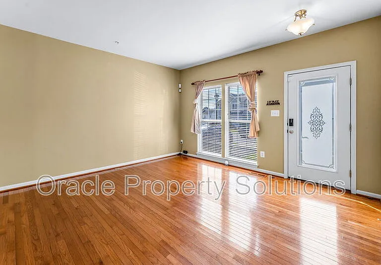 7550 Maidenhead Dr — Photo 3