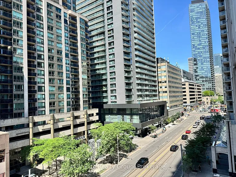 Bay St — Photo 25