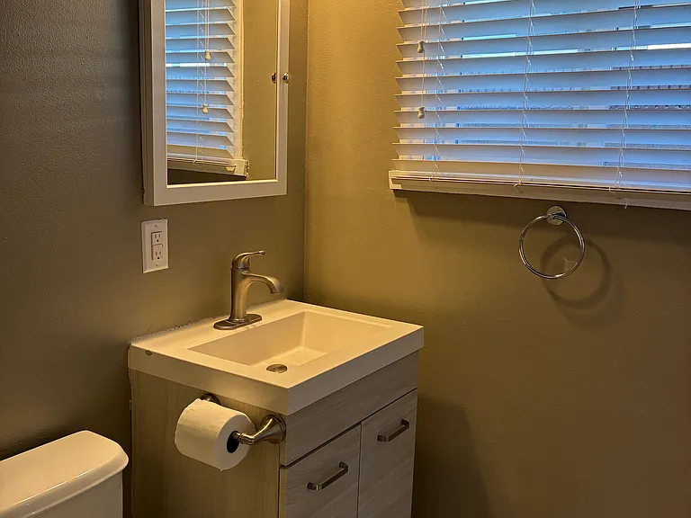 E Bellefont Dr — Photo 11