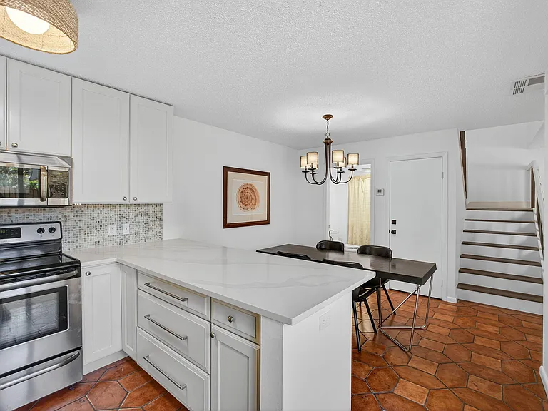 1700 Embassy Dr #103 — Photo 27