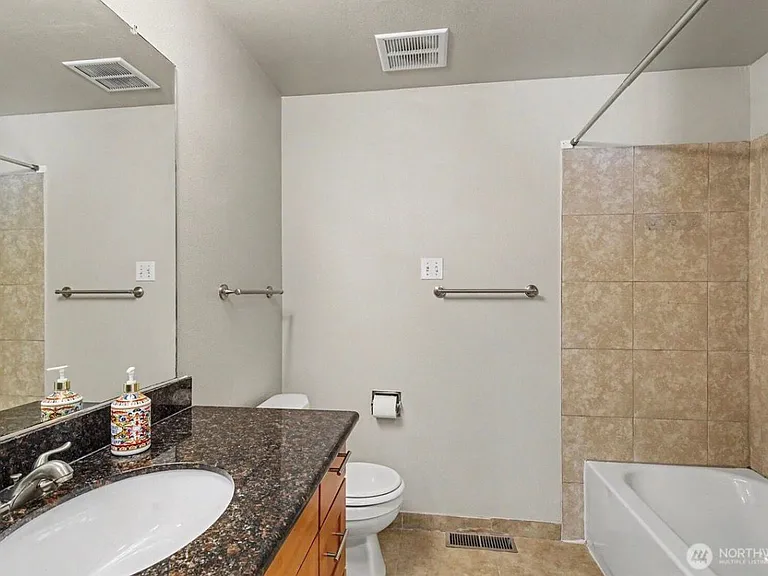 9905 NE 124th St — Photo 16