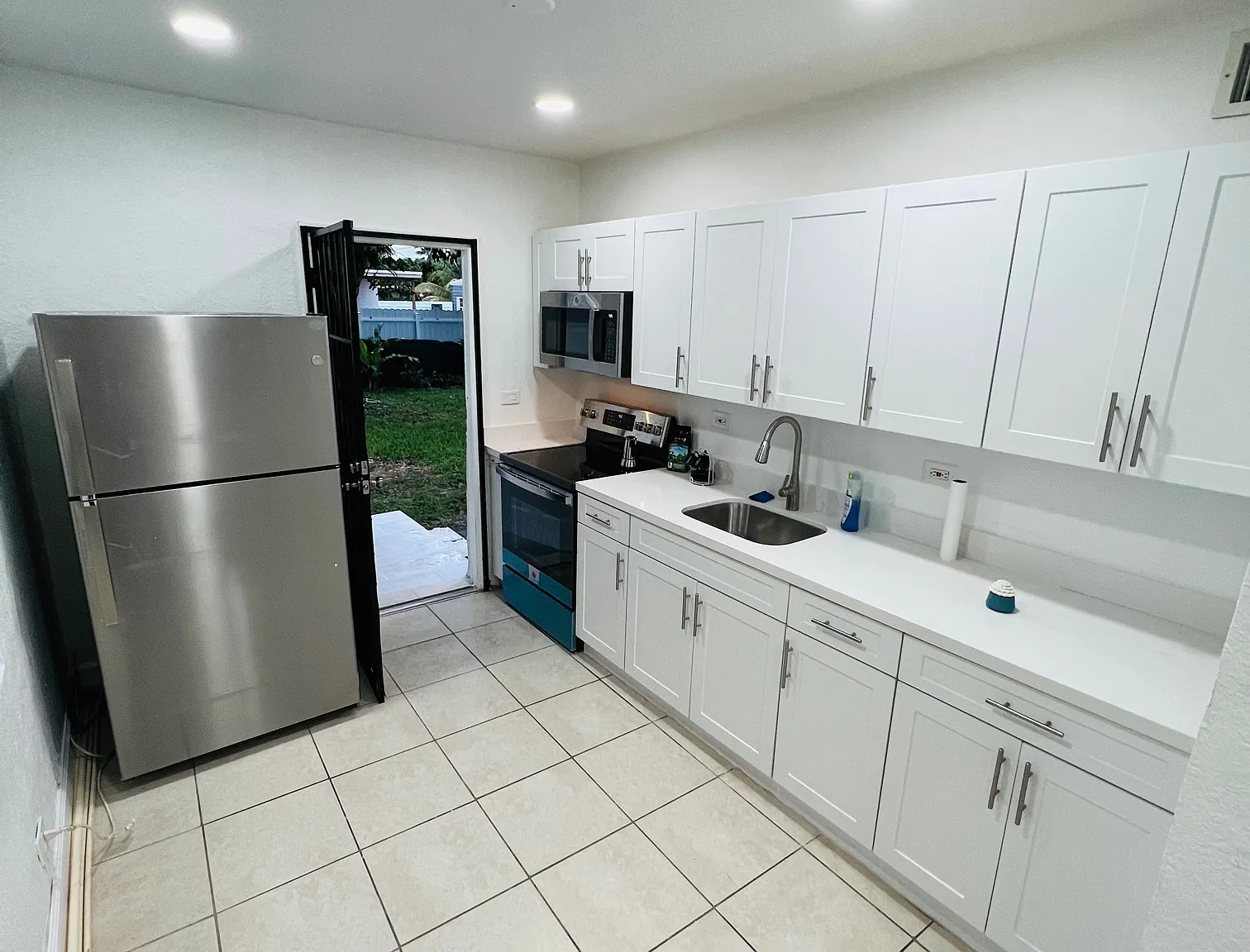 3 bed, 1000 sqft, $3,100 — Photo 4