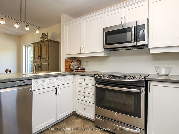 3rd image of 771 Johnston Park Ave