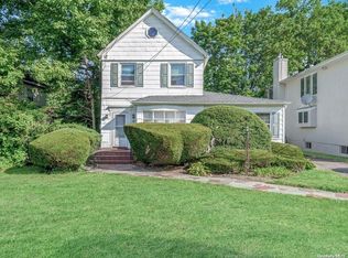 59 Hicks Ln, Great Neck, NY 11024