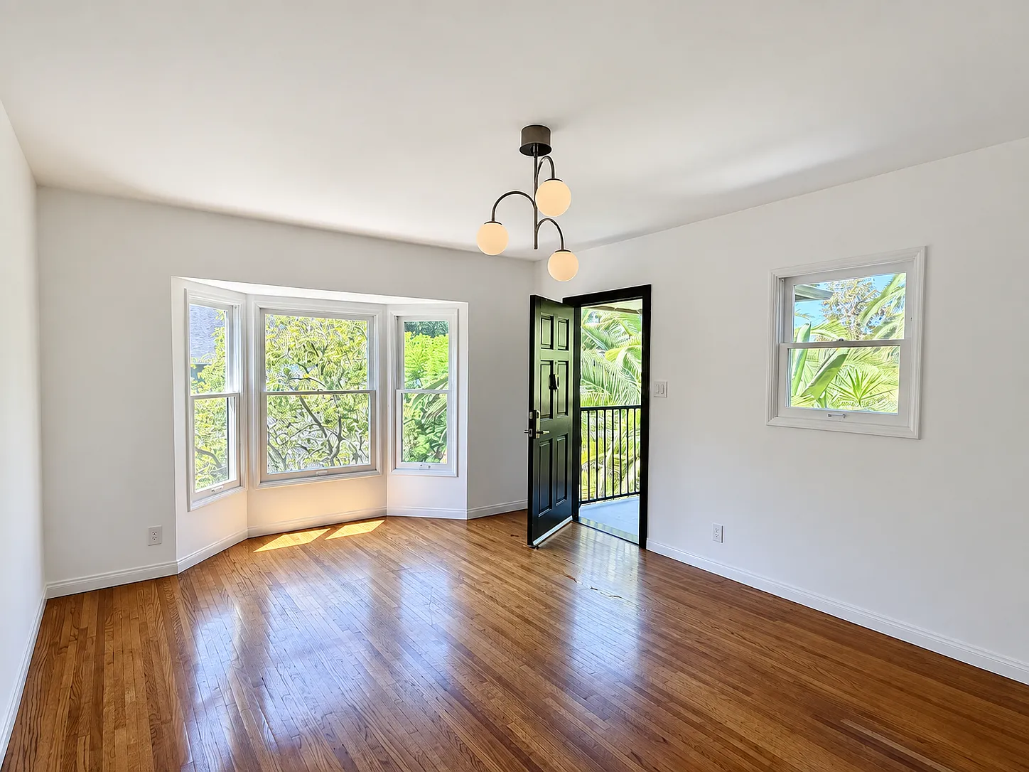 2 bed, 1000 sqft, $4,350 — Photo 4