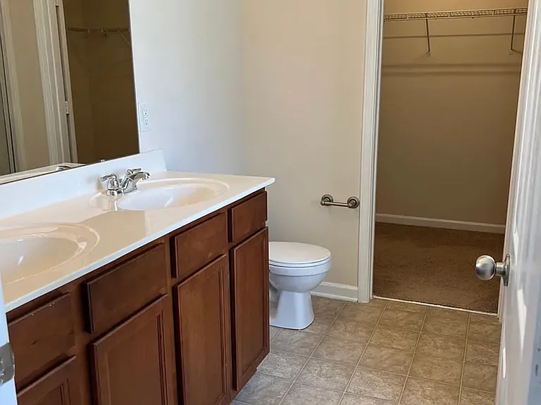 1009 Farm Pond Rd — Photo 7