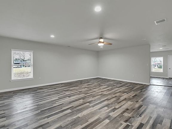 4th image of 206 Travis St #A