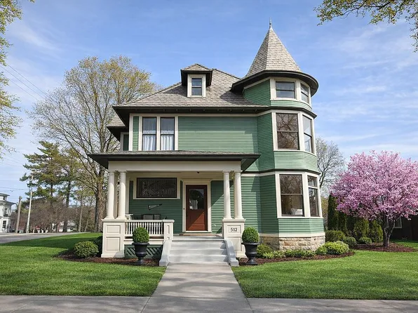 512 W Broadway St, Decorah, IA 52101